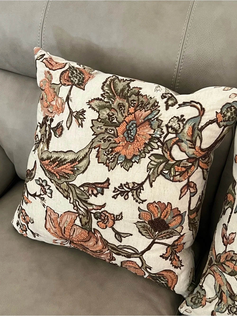 Villa by Noble Excellence 2 Loralie Cotton and Linen Floral Square Pillows